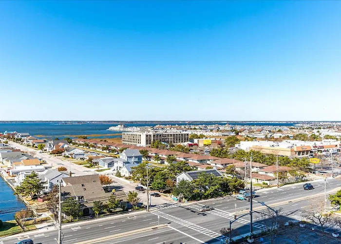 Holiday home 2 Bedroom Luxury With Side Ocean Views & Indoor Pool Ocean City
